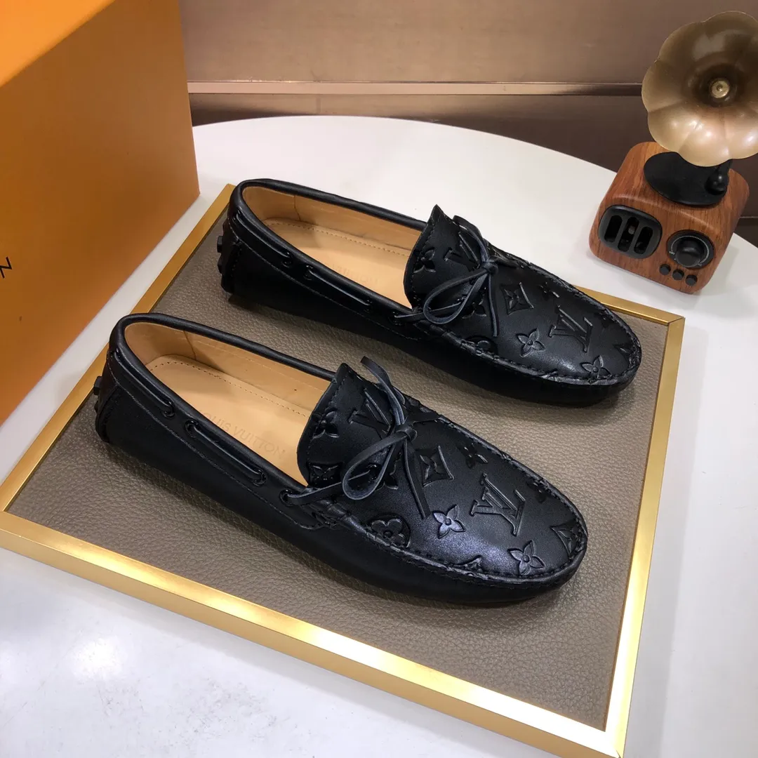 Men's men's shoes 💰420💰 [LV Doudou Shoes] (sheepskin lining) new model is on the market, available on the official website. The new Doudou shoes are processed into single-color materials, and the uppers are made of imported cowhide material. The body of the shoe is fully hemmed with mark thread, and is lined with imported original cowhide leather. The elegant shoe shape is super suitable for all-matching, and the size is 38-44.